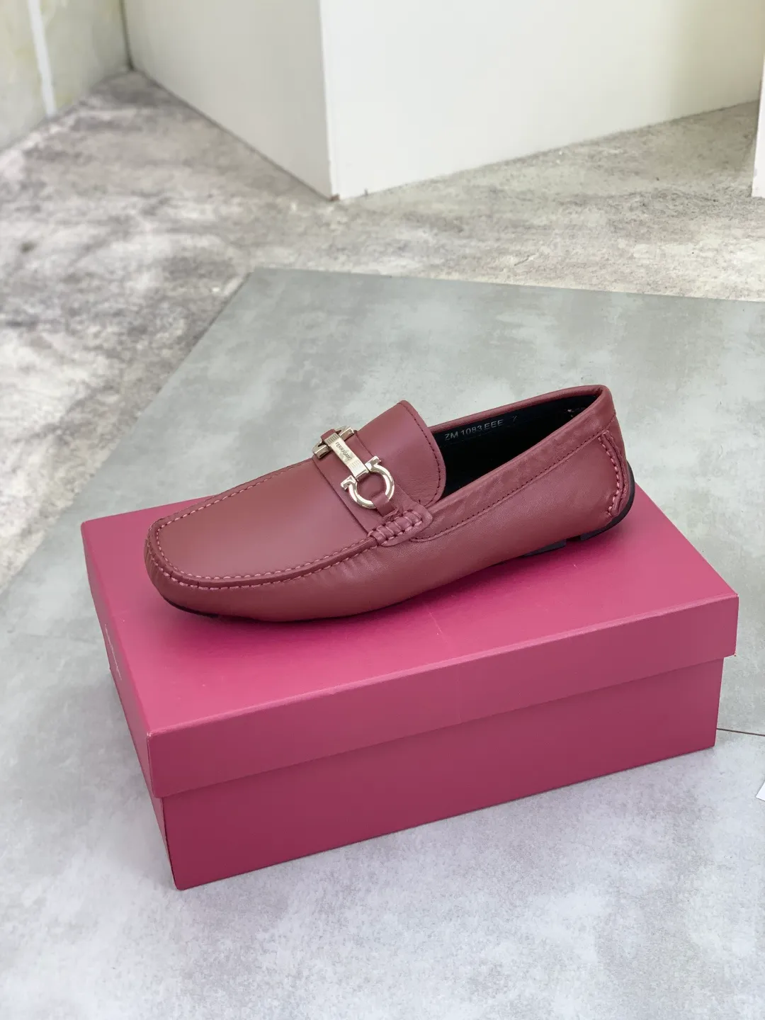Men's shoes 💰P542 New model, high quality [Ferragamo/Ferragamo] Latest lazy slip-on shoes Original imported calfskin, imported cowhide lining + original luxury metal buckle + original combination outsole Comparison without pressure Code number: 38-45